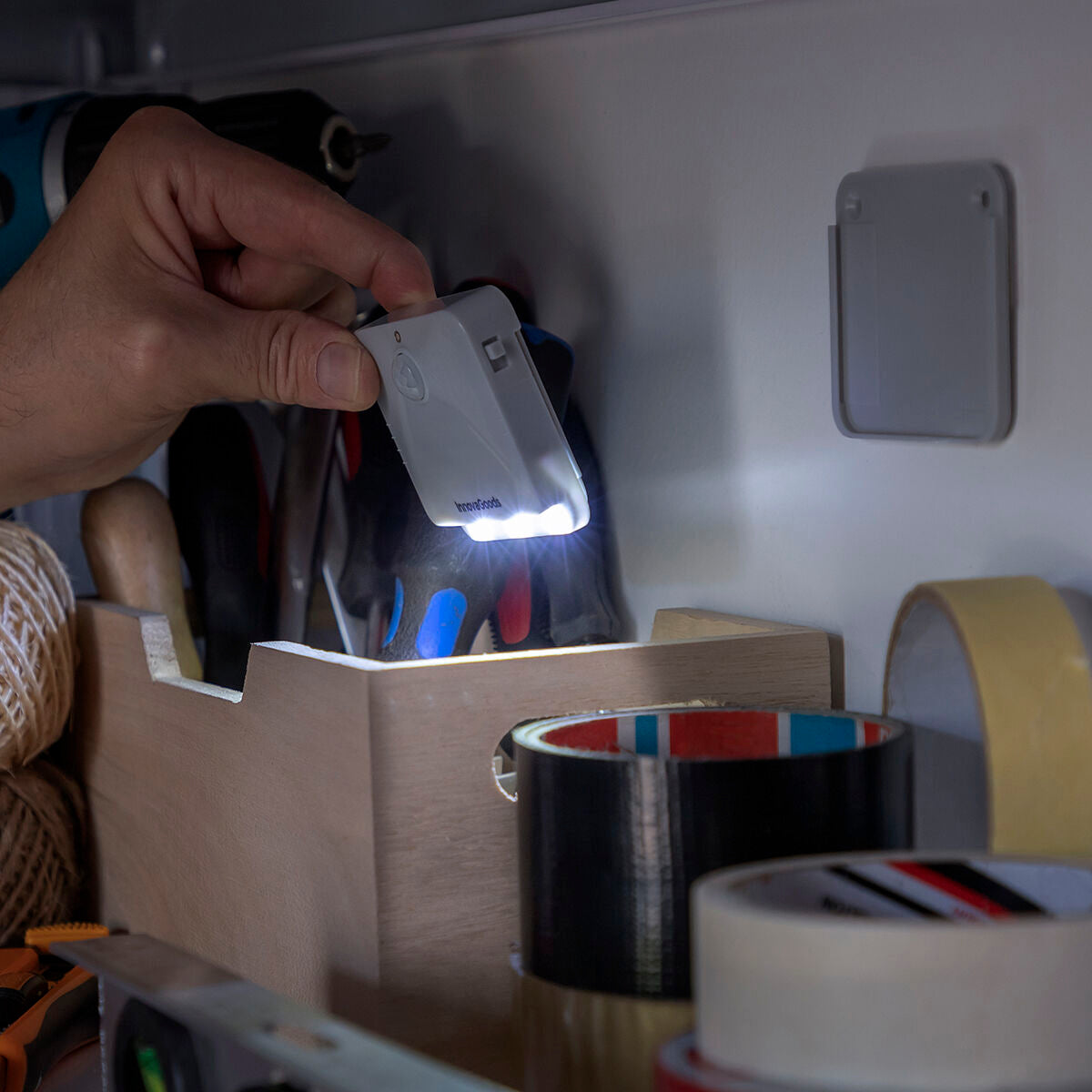 Luz LED con sensor de movimiento InnovaGoods